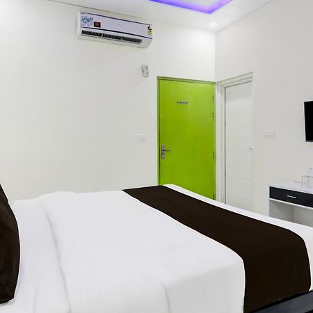 Super Hotel O Banthara Near Airport Banthra Sikandarpur Екстер'єр фото