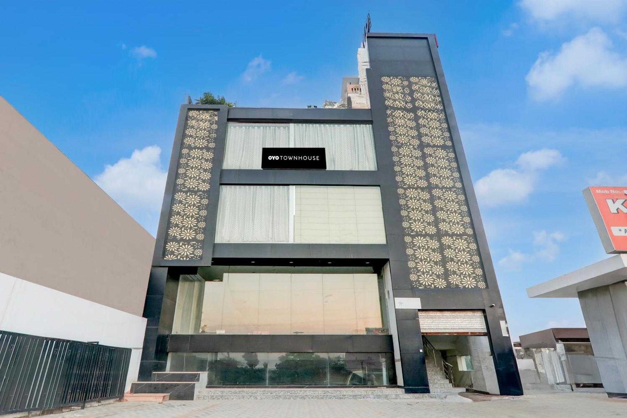 Super Hotel O Banthara Near Airport Banthra Sikandarpur Екстер'єр фото