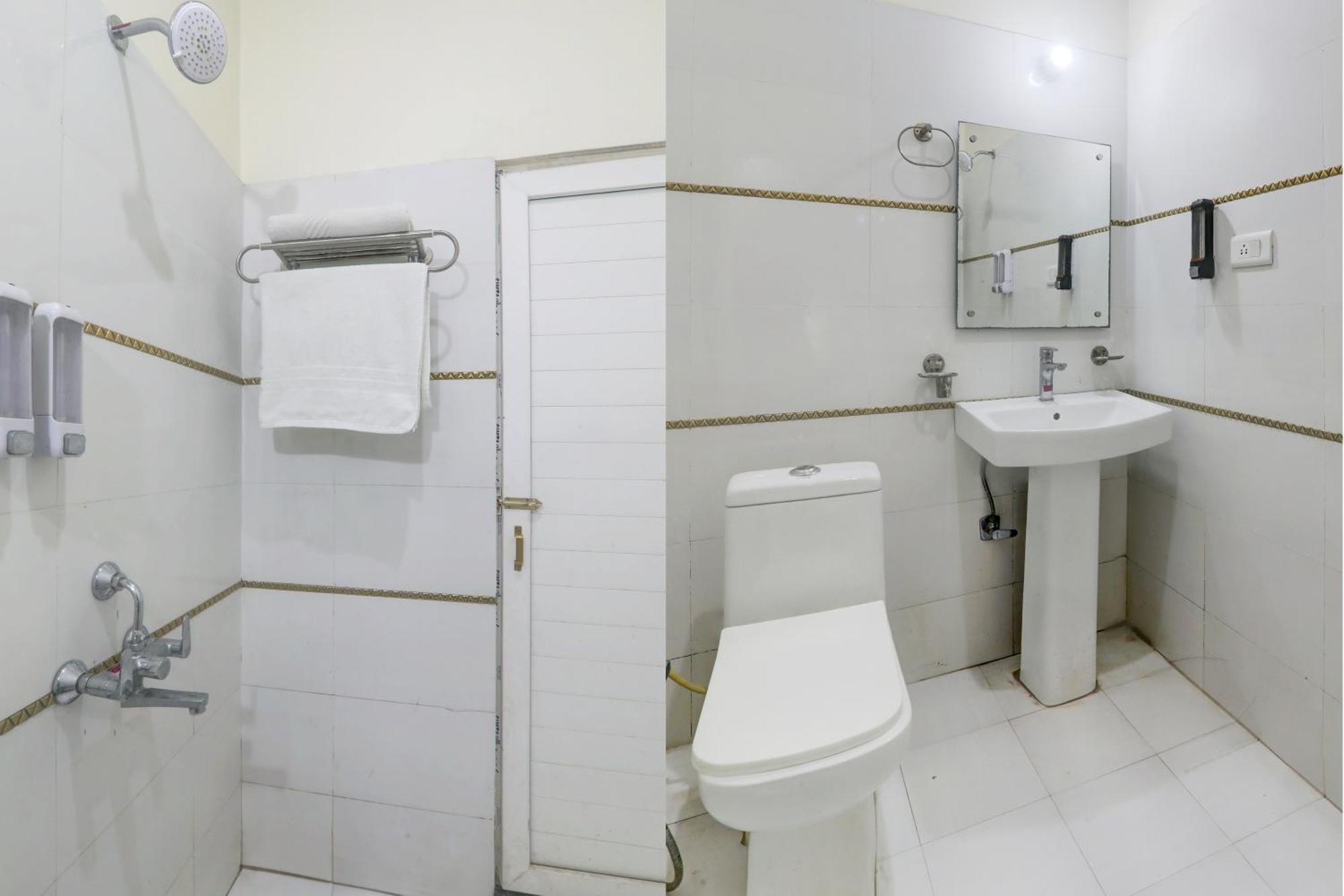 Super Hotel O Banthara Near Airport Banthra Sikandarpur Екстер'єр фото