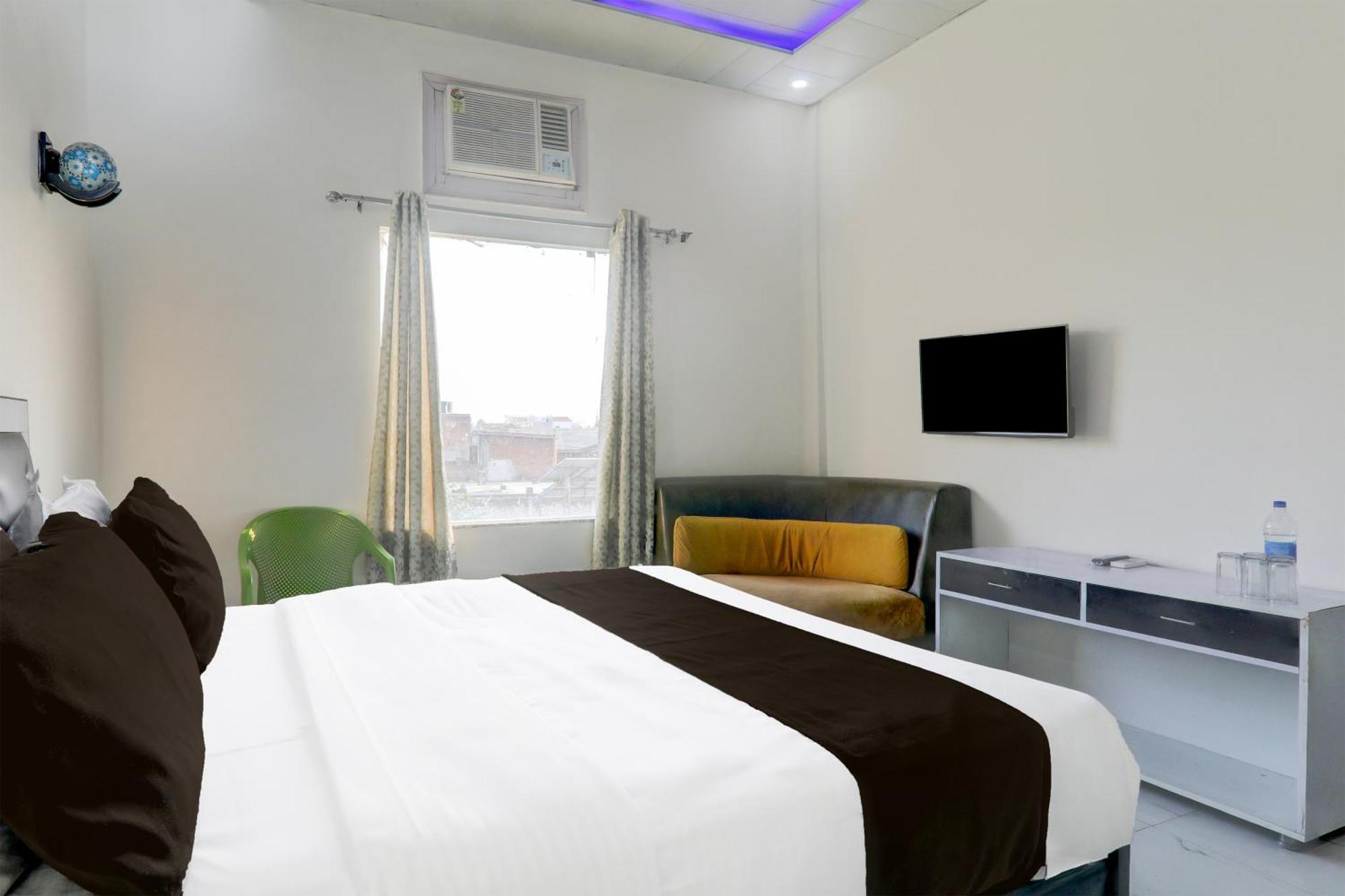 Super Hotel O Banthara Near Airport Banthra Sikandarpur Екстер'єр фото
