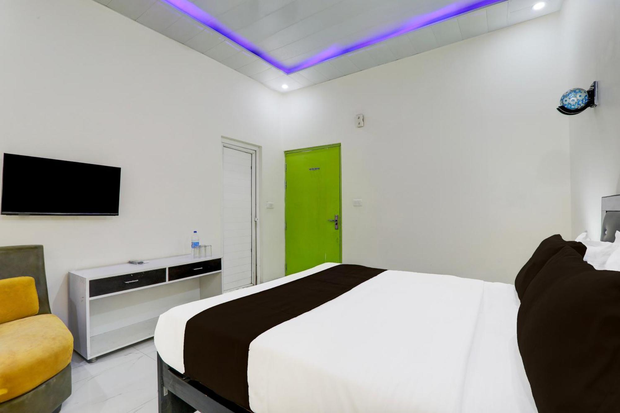 Super Hotel O Banthara Near Airport Banthra Sikandarpur Екстер'єр фото