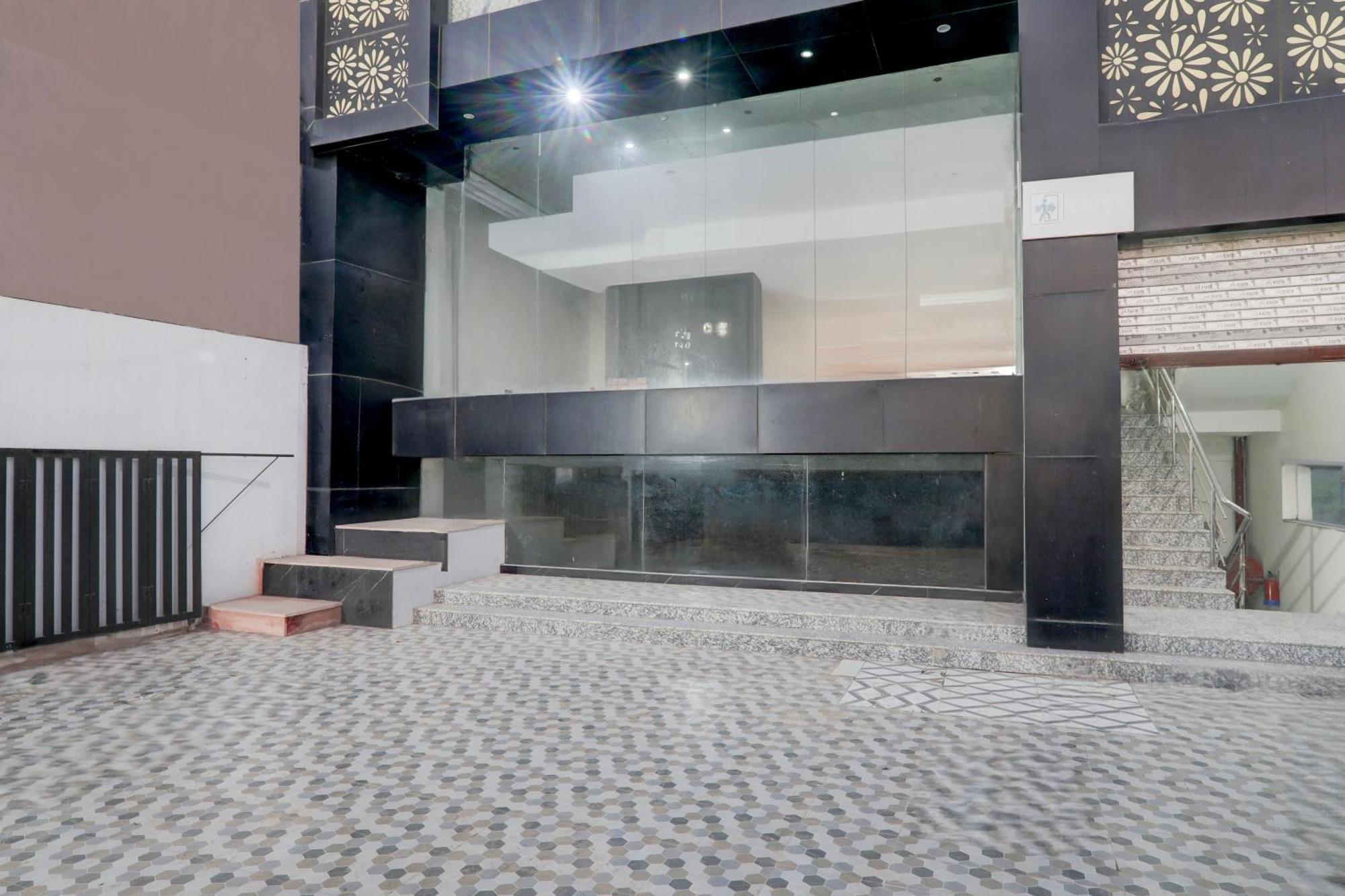 Super Hotel O Banthara Near Airport Banthra Sikandarpur Екстер'єр фото
