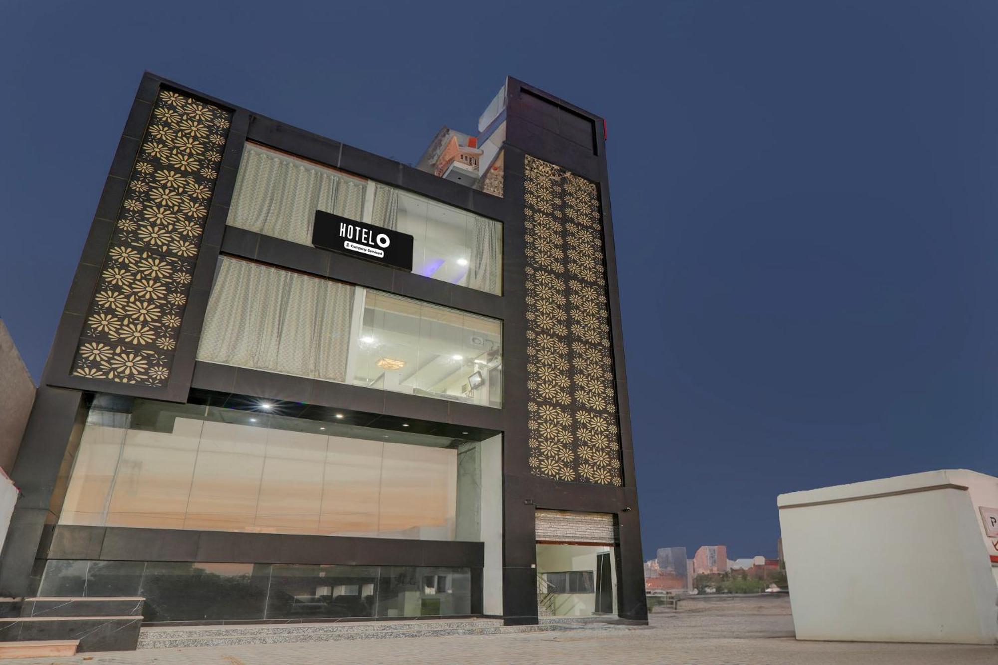 Super Hotel O Banthara Near Airport Banthra Sikandarpur Екстер'єр фото